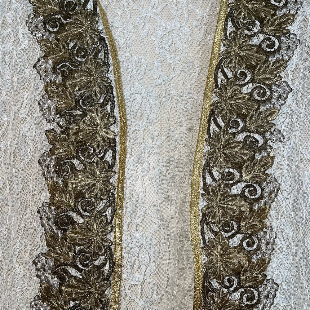 Elegant Morrocan, kaftan gown, white embroidered with gold, trim, dress and vest - Picture 11 of 14